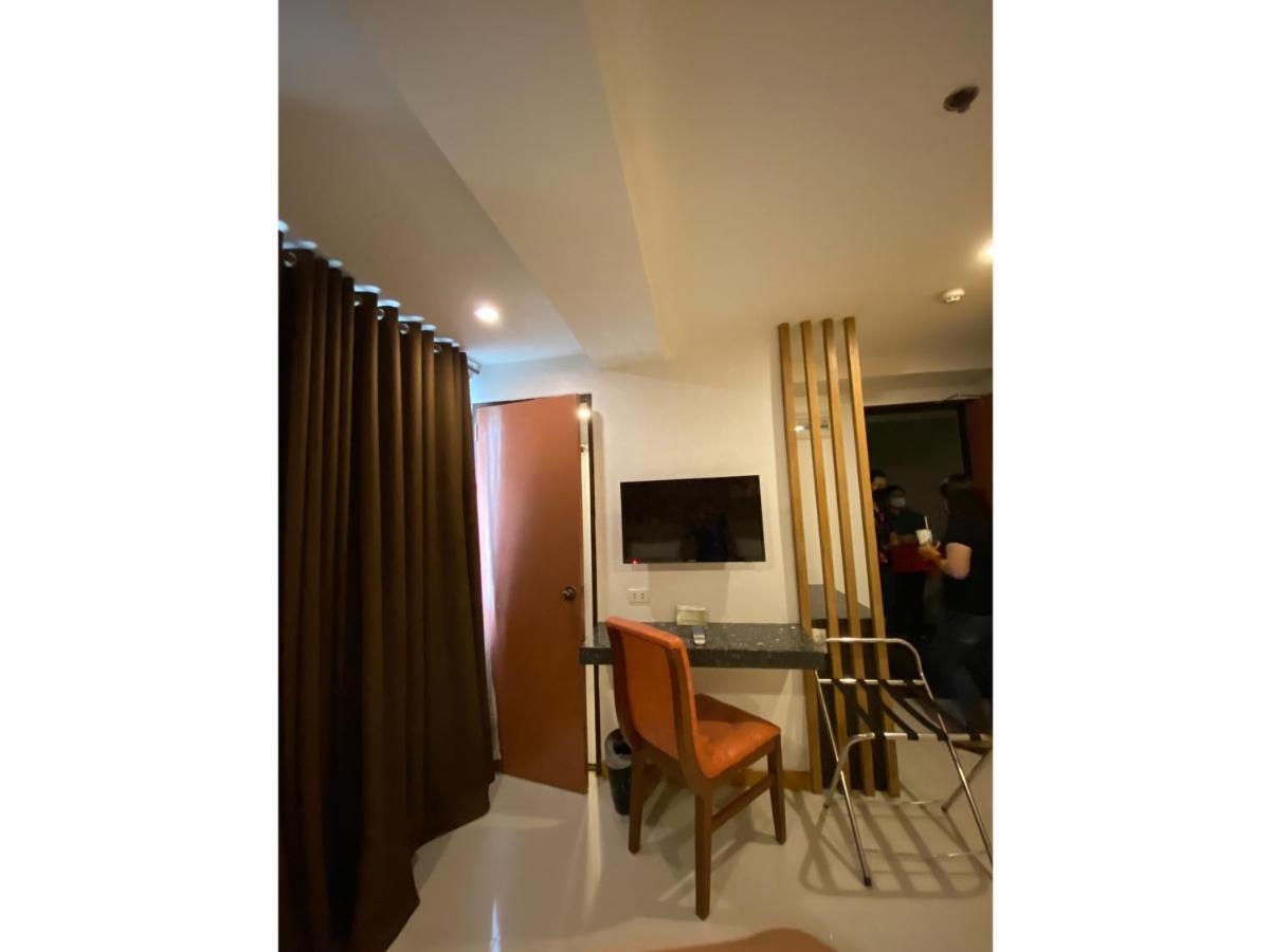 Capital O 820 Guijo Suites Makati Manila Bagian luar foto