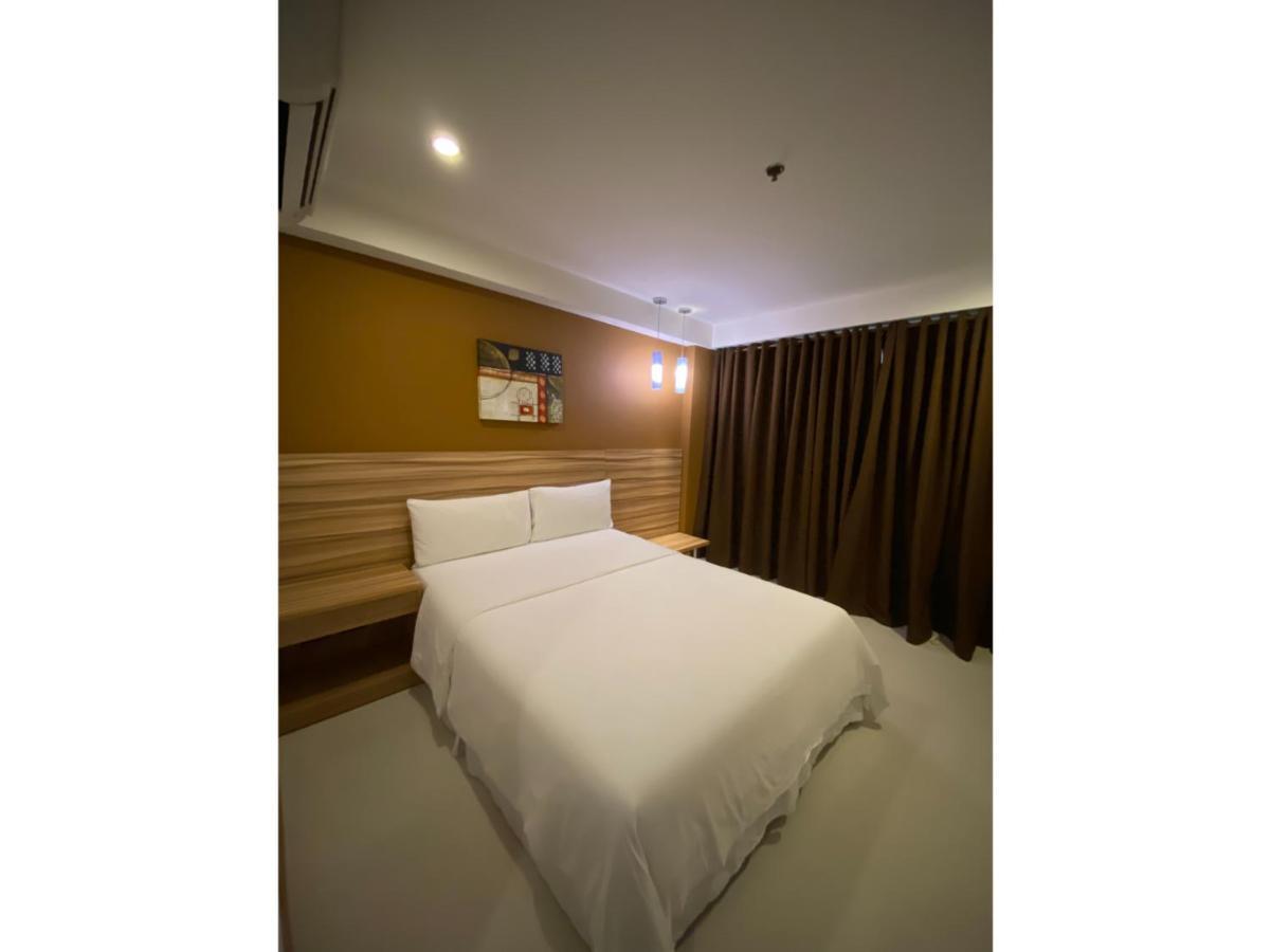 Capital O 820 Guijo Suites Makati Manila Bagian luar foto