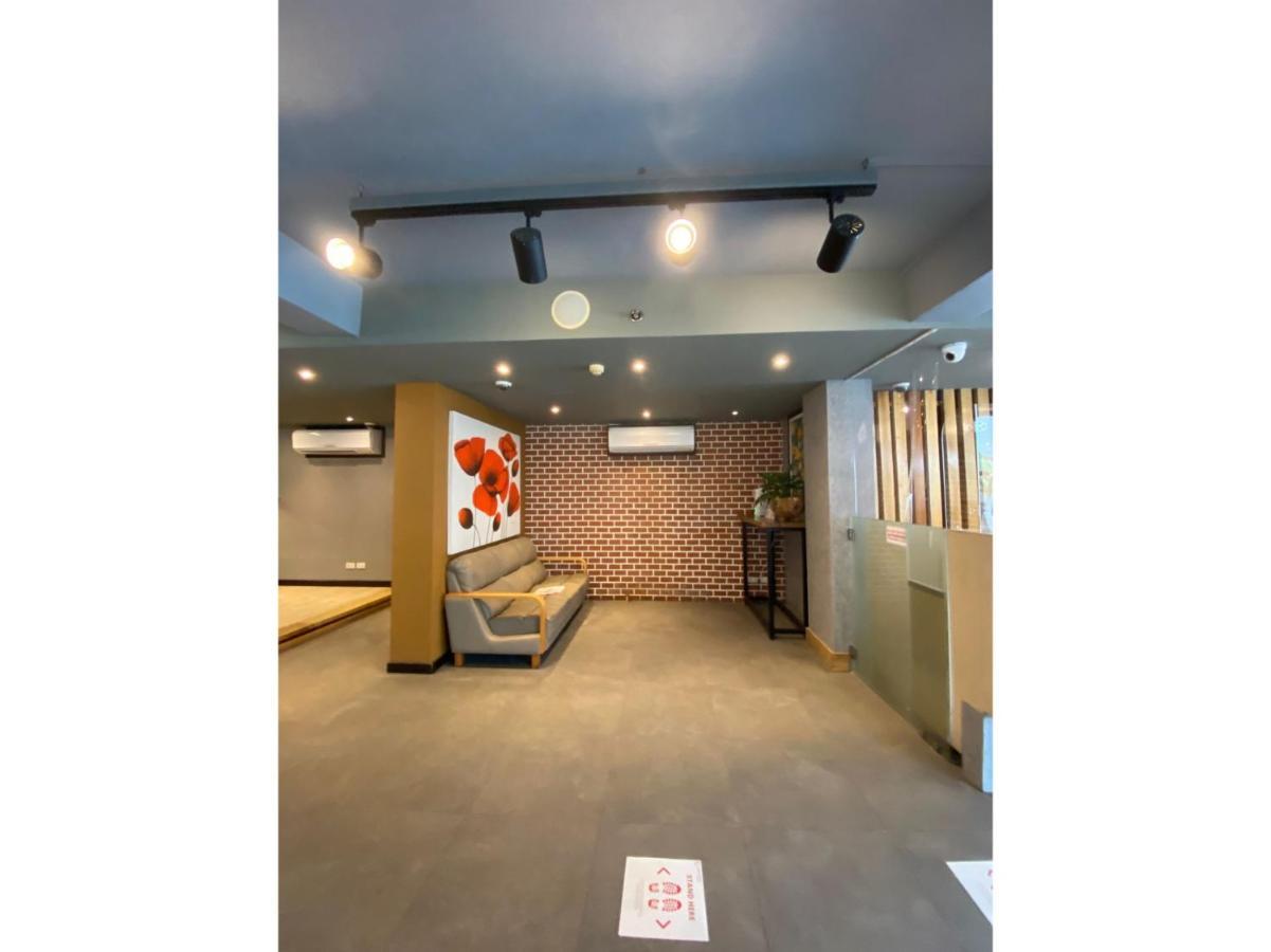 Capital O 820 Guijo Suites Makati Manila Bagian luar foto